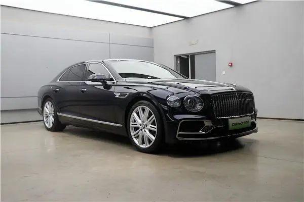 Bentley Flying Spur, 2023 13