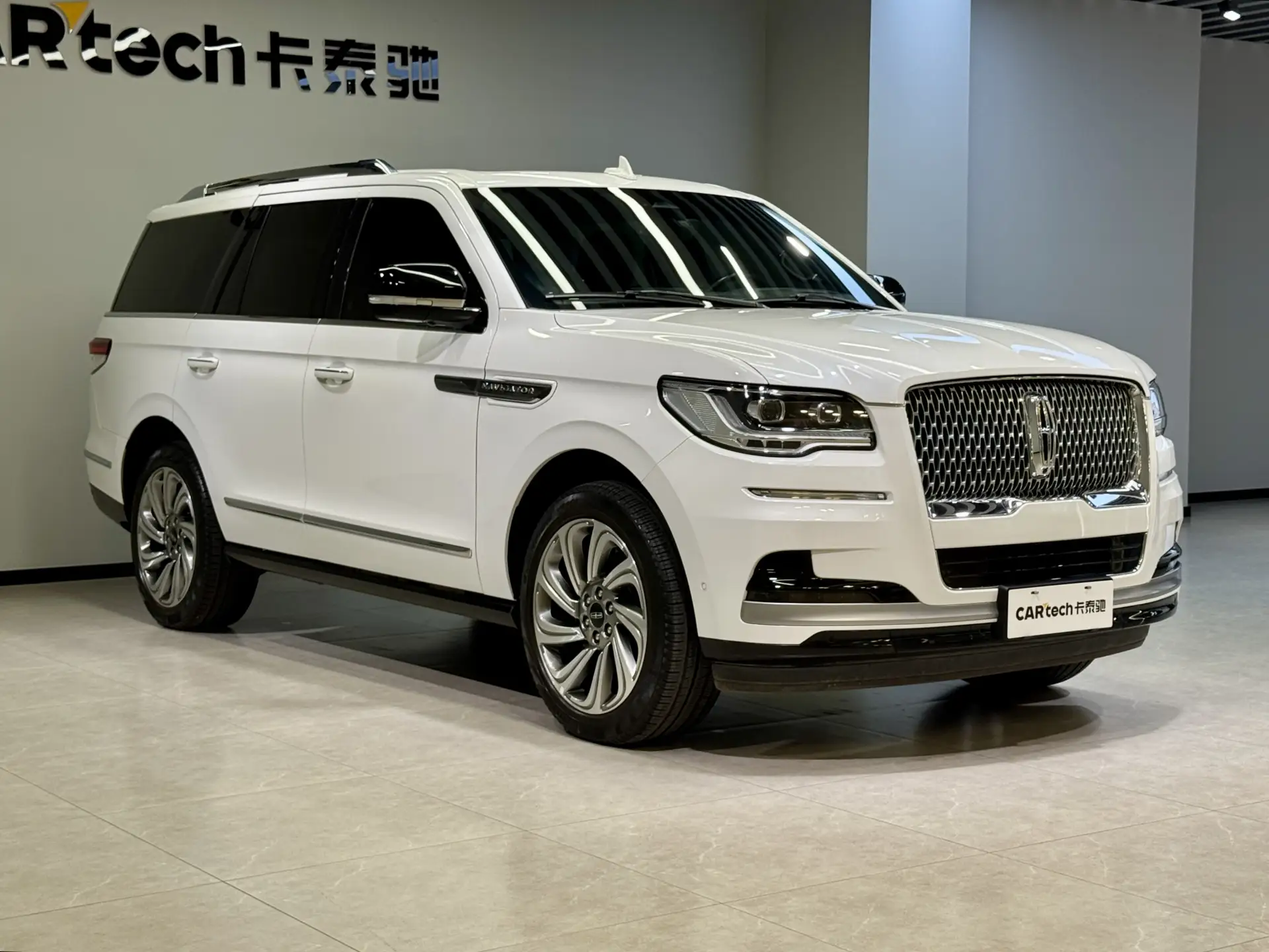 Lincoln Navigator, 2023 3