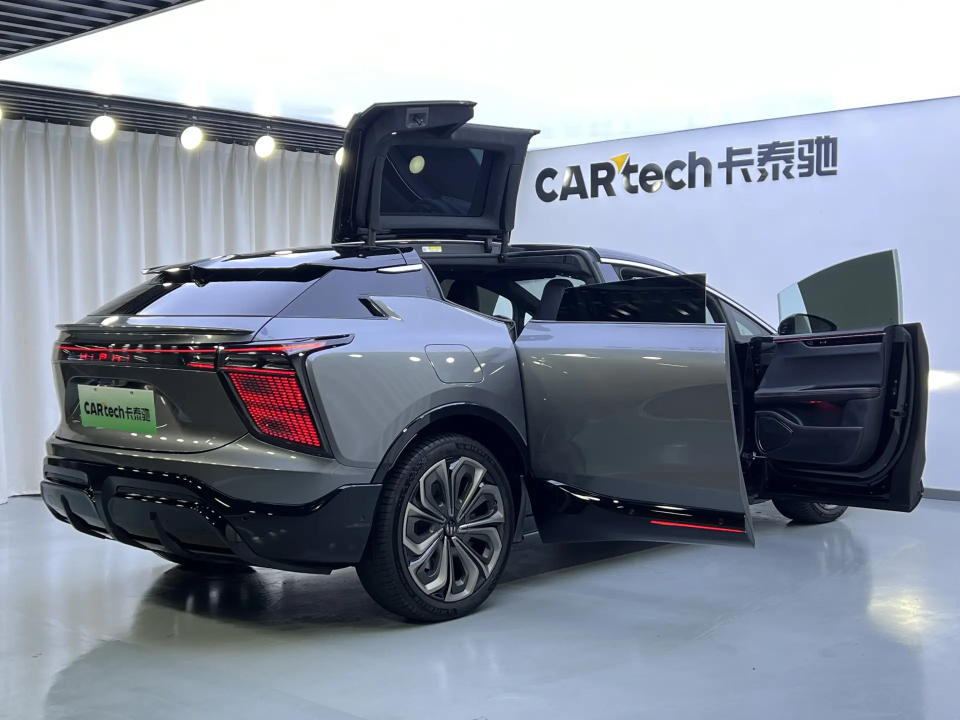 HiPhi X, 2022 8