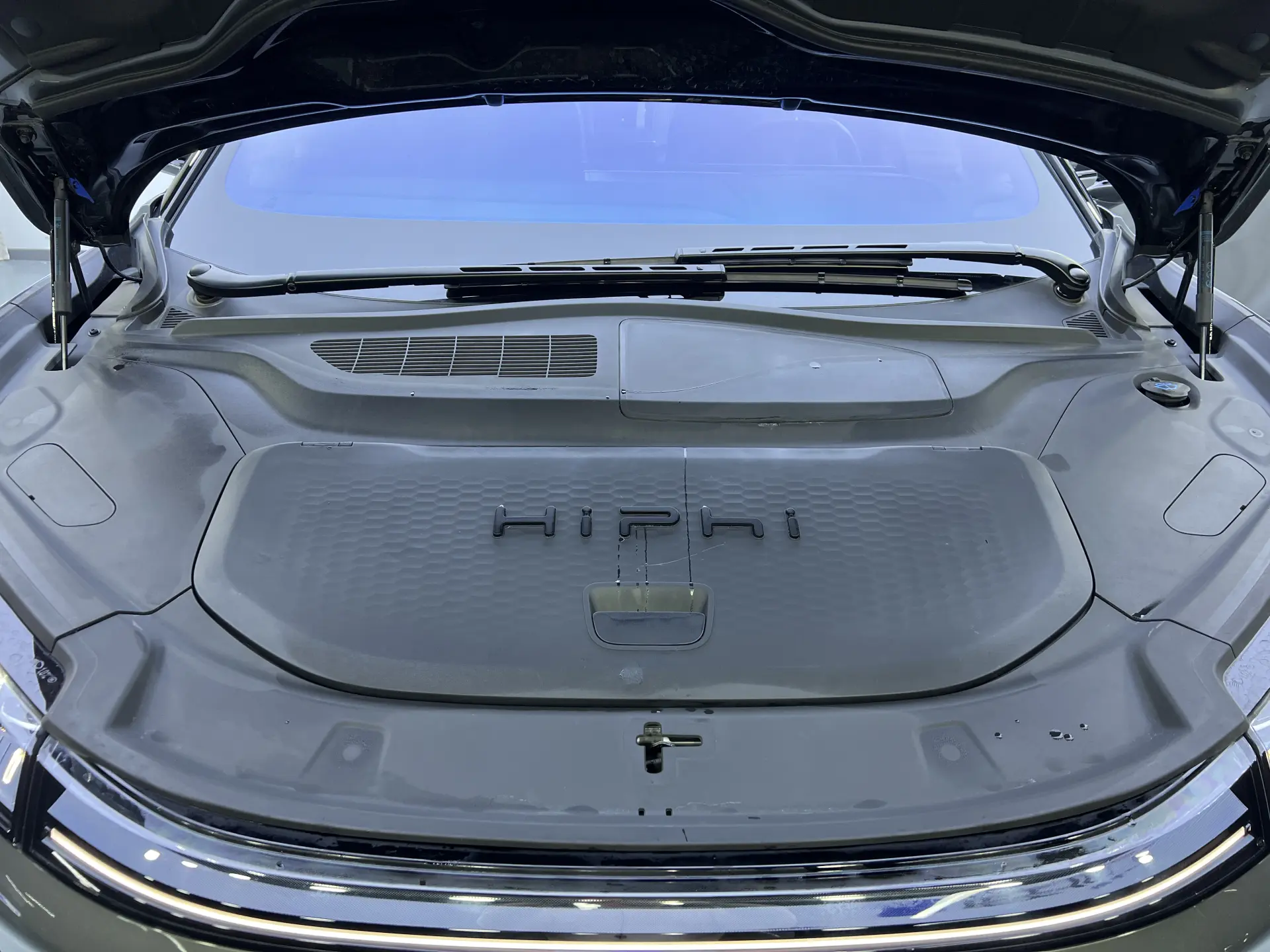 HiPhi X, 2022 6