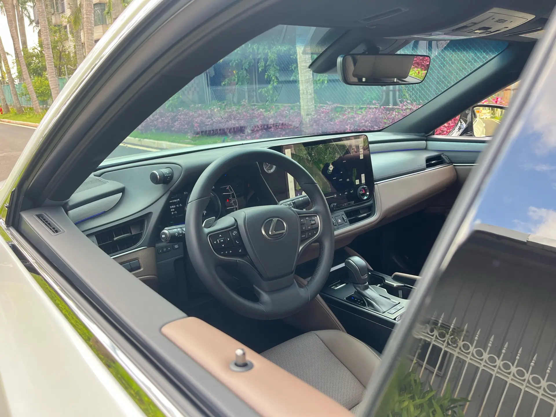 Lexus ES 300h, 2025 13