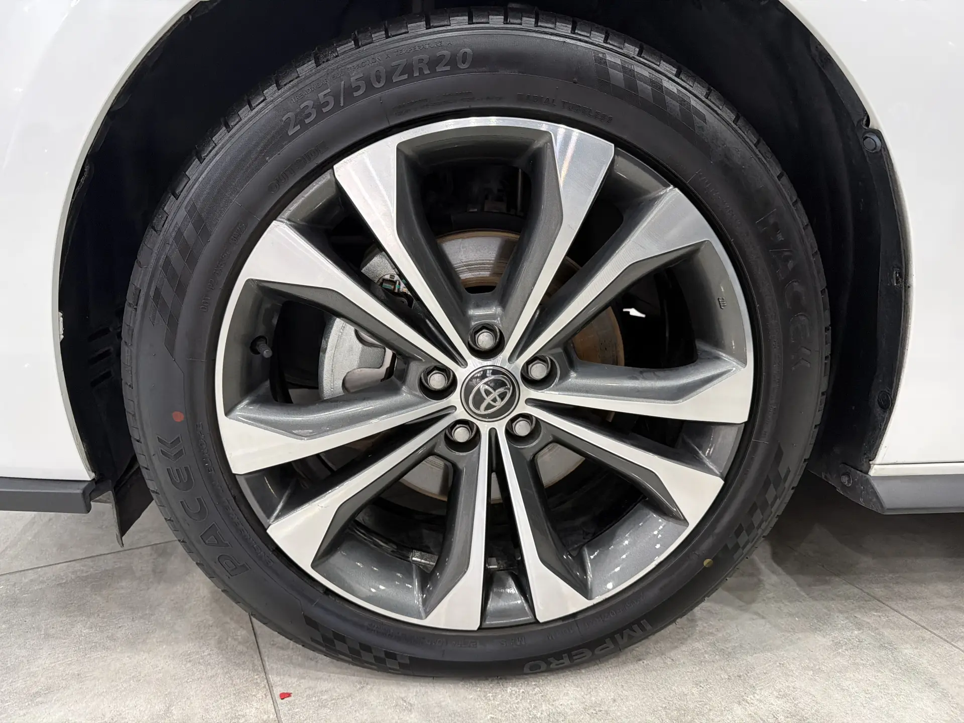 Toyota Granvia, 2024 9
