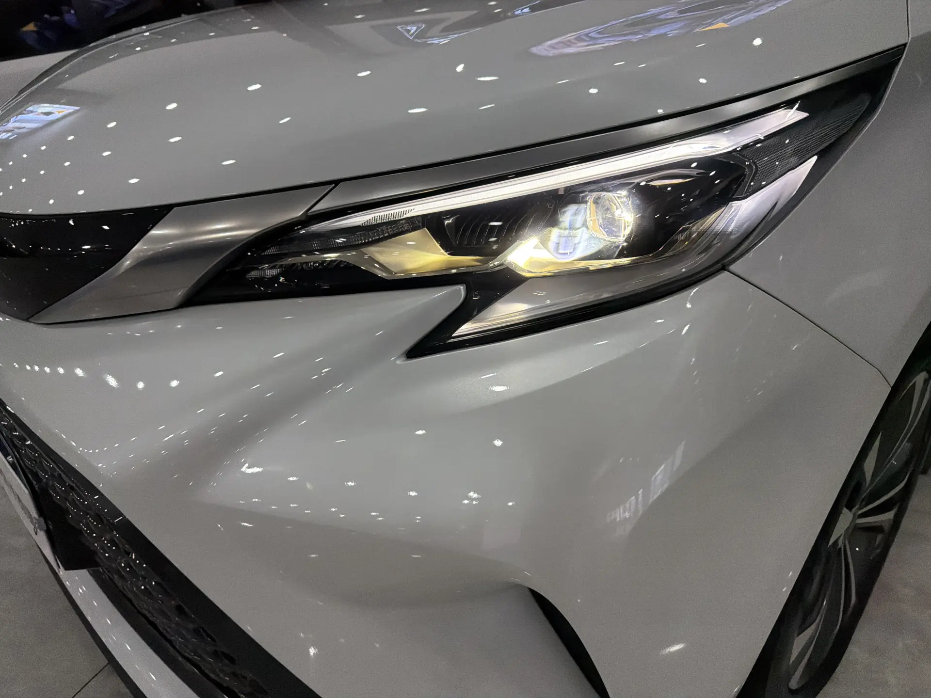 Toyota Granvia, 2024 7
