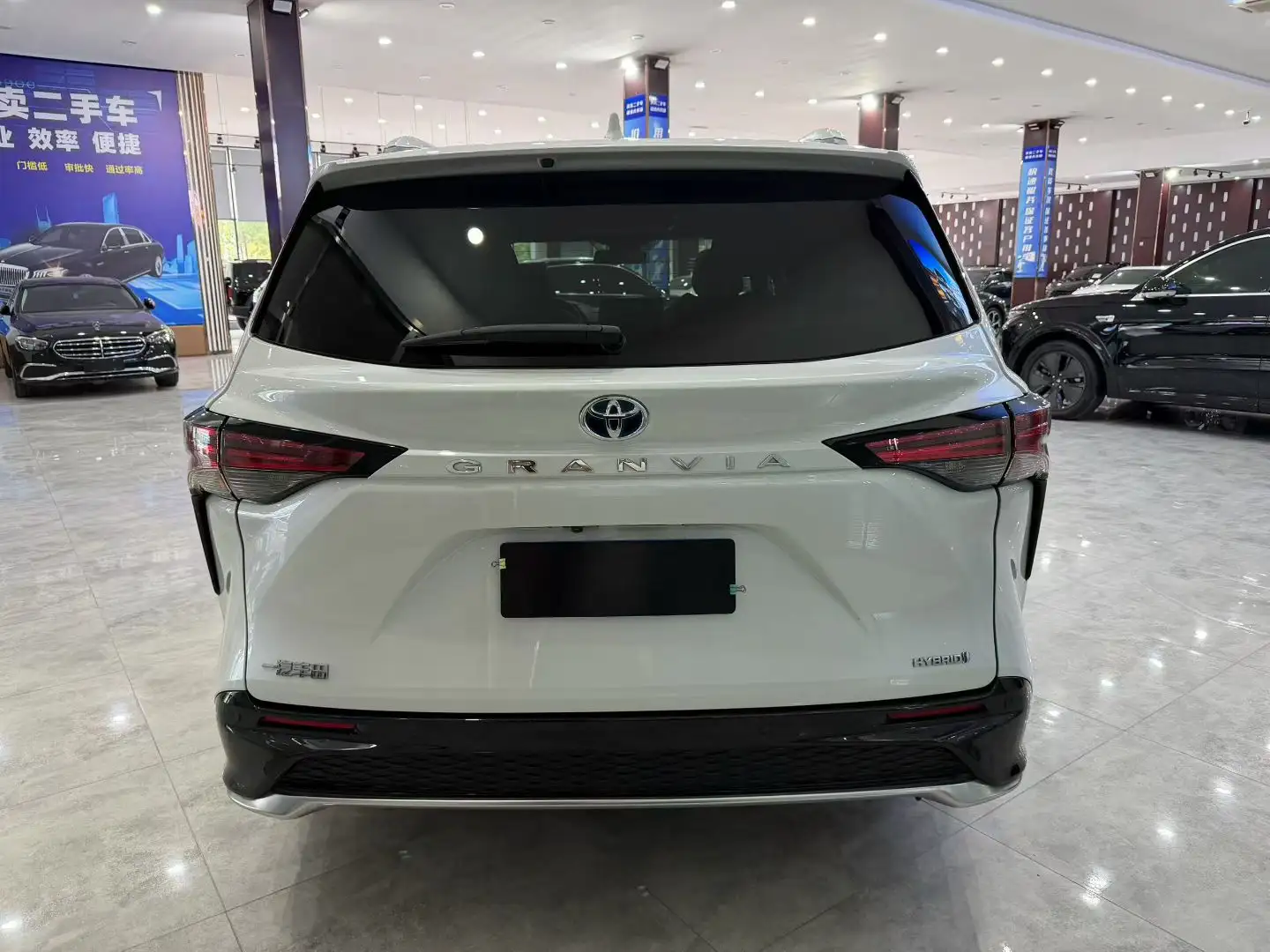Toyota Granvia, 2024 все фото