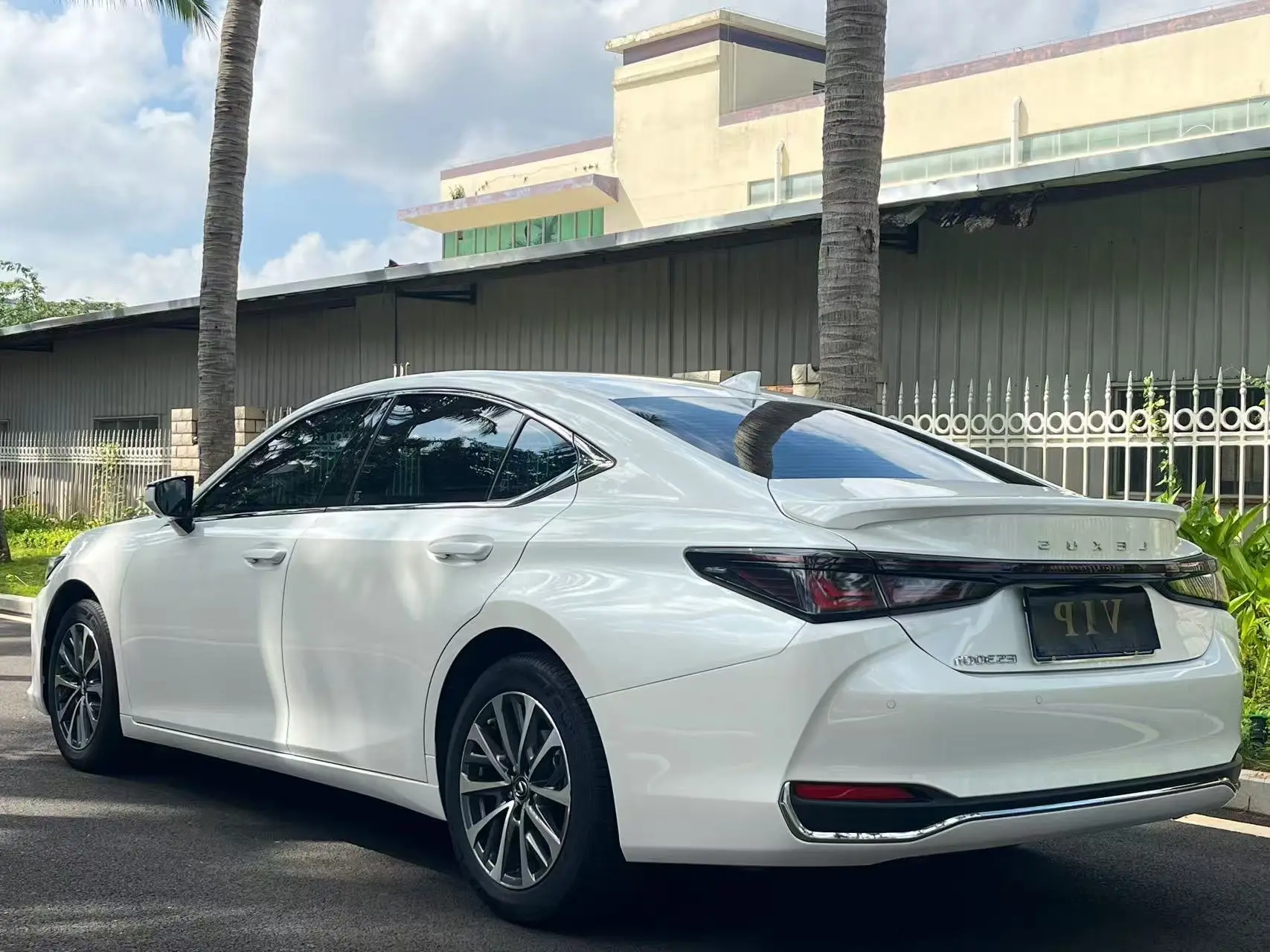 Lexus ES 300h, 2025 6