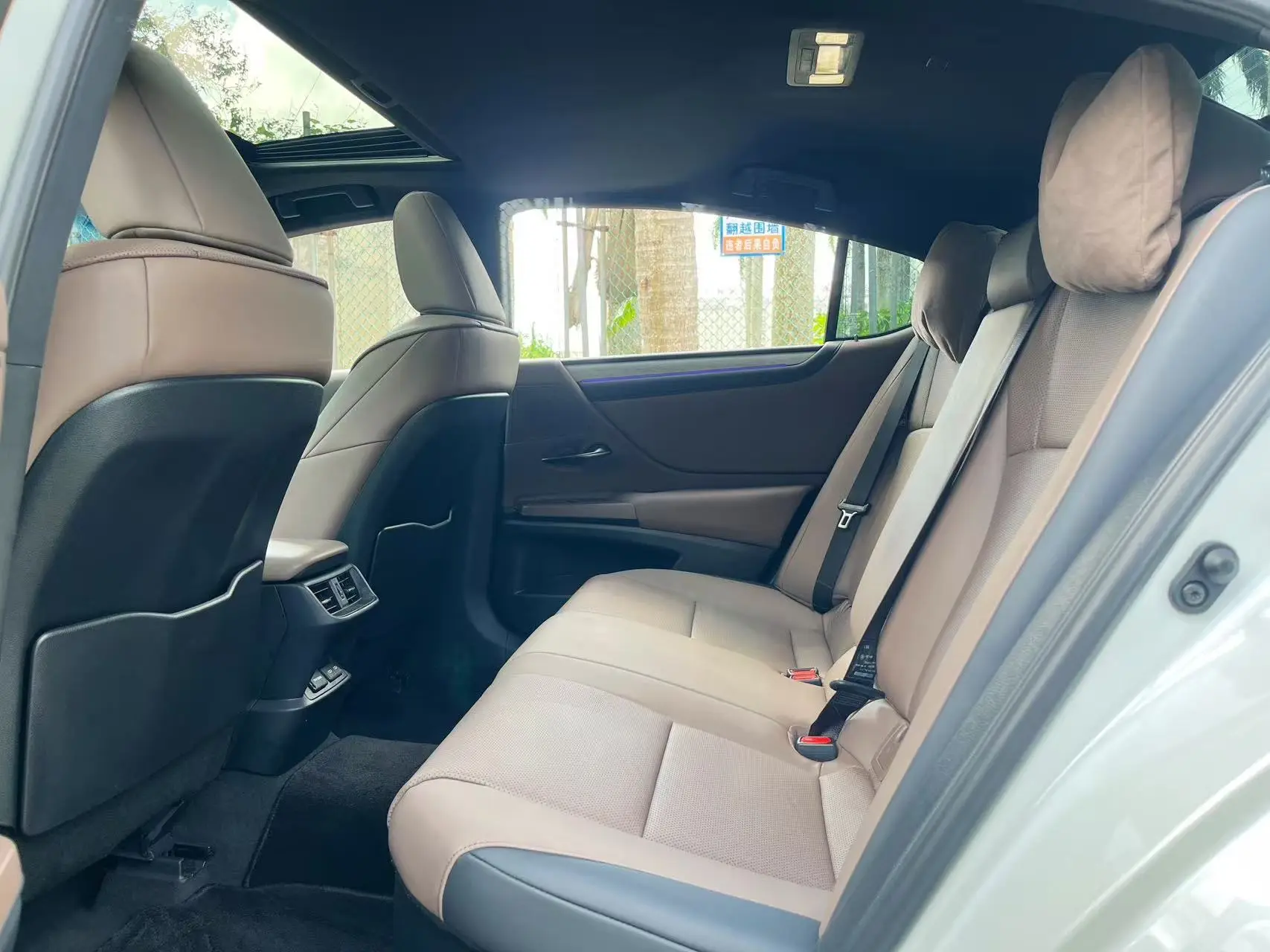 Lexus ES 300h, 2025 11