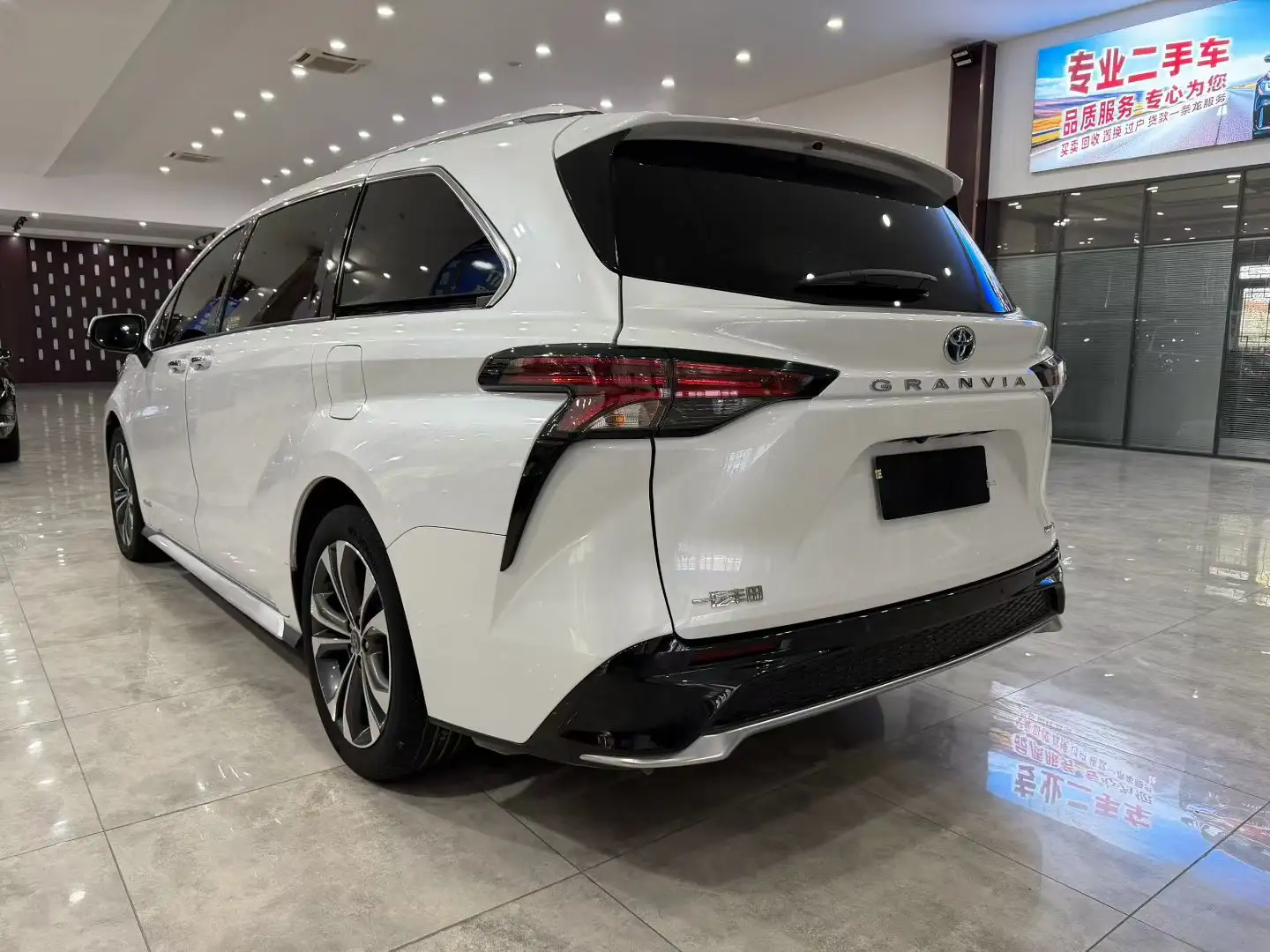 Toyota Granvia, 2024 6