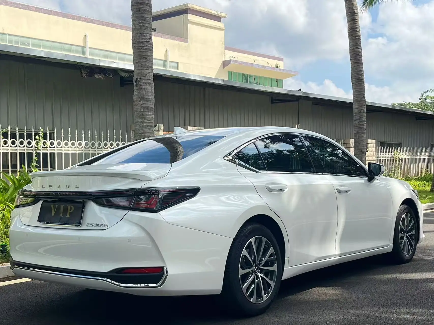 Lexus ES 300h, 2025 4
