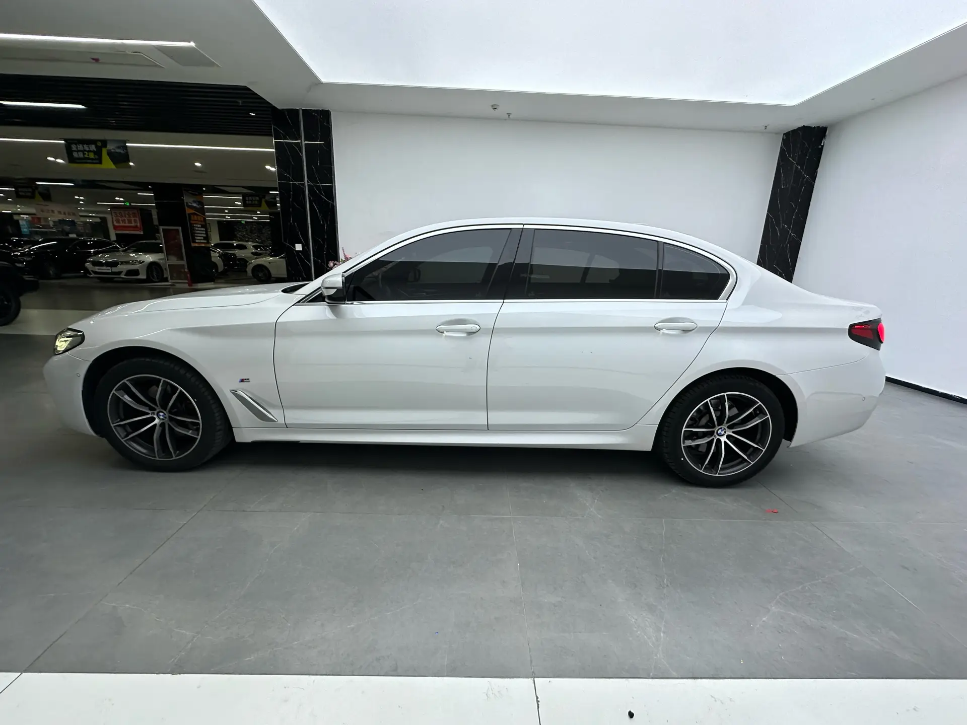 BMW 525Li, 2023 8