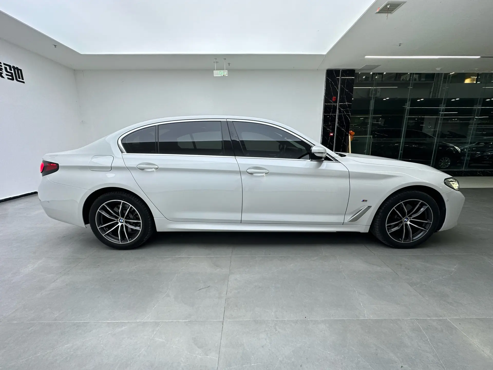 BMW 525Li, 2023 4
