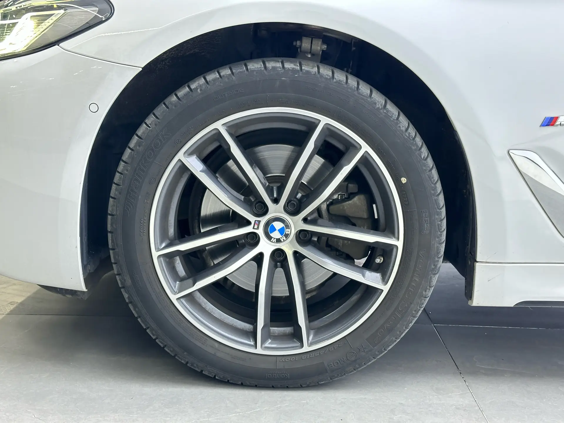 BMW 525Li, 2023 11