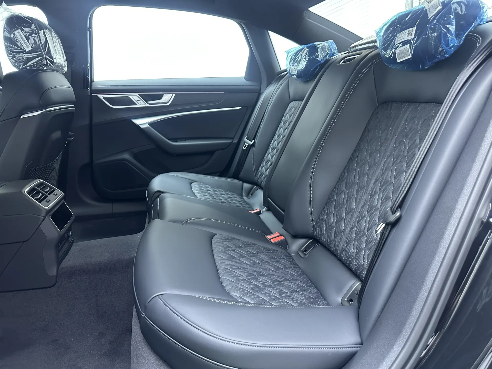 Audi A6L 45 TFSI, 2025 11