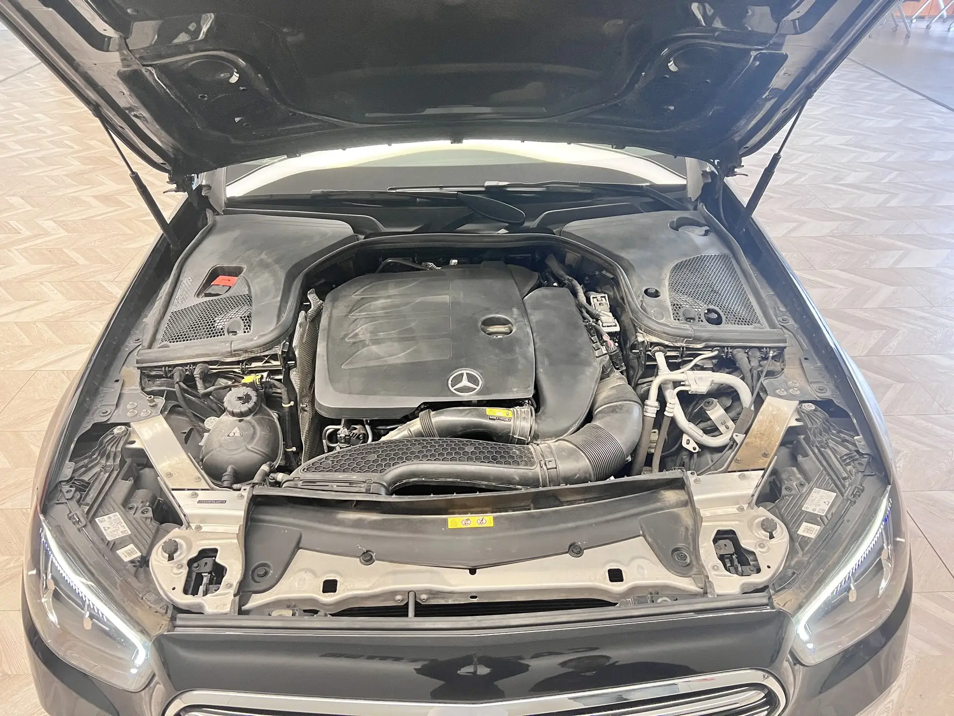 Mercedes-Benz E 260 L, 2021 12