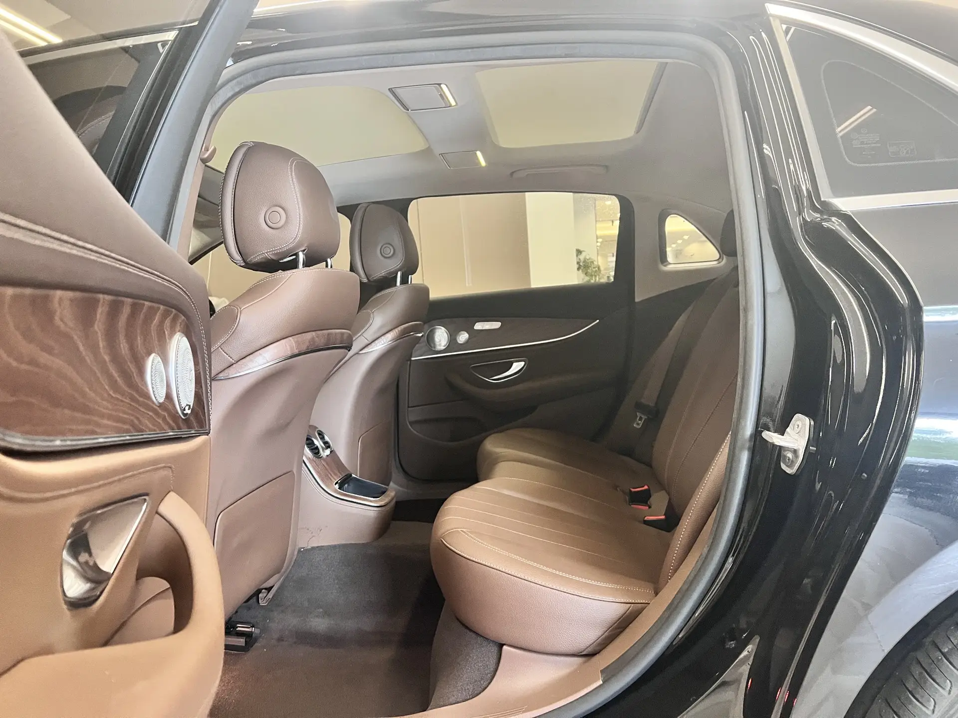 Mercedes-Benz E 260 L, 2021 19