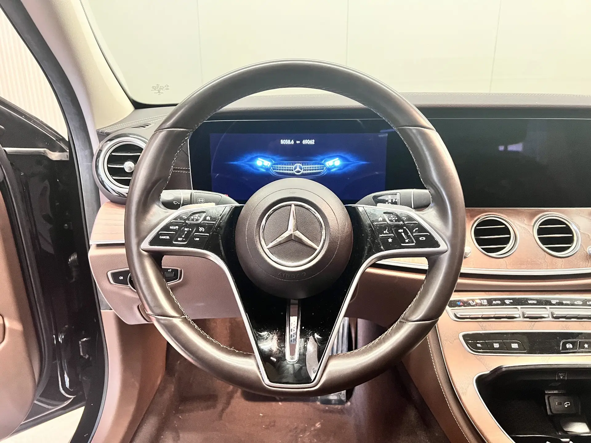 Mercedes-Benz E 260 L, 2021 14