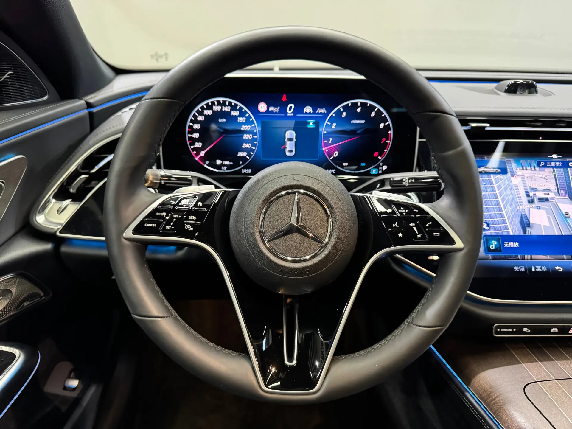 Mercedes-Benz E 300 L, 2024 16