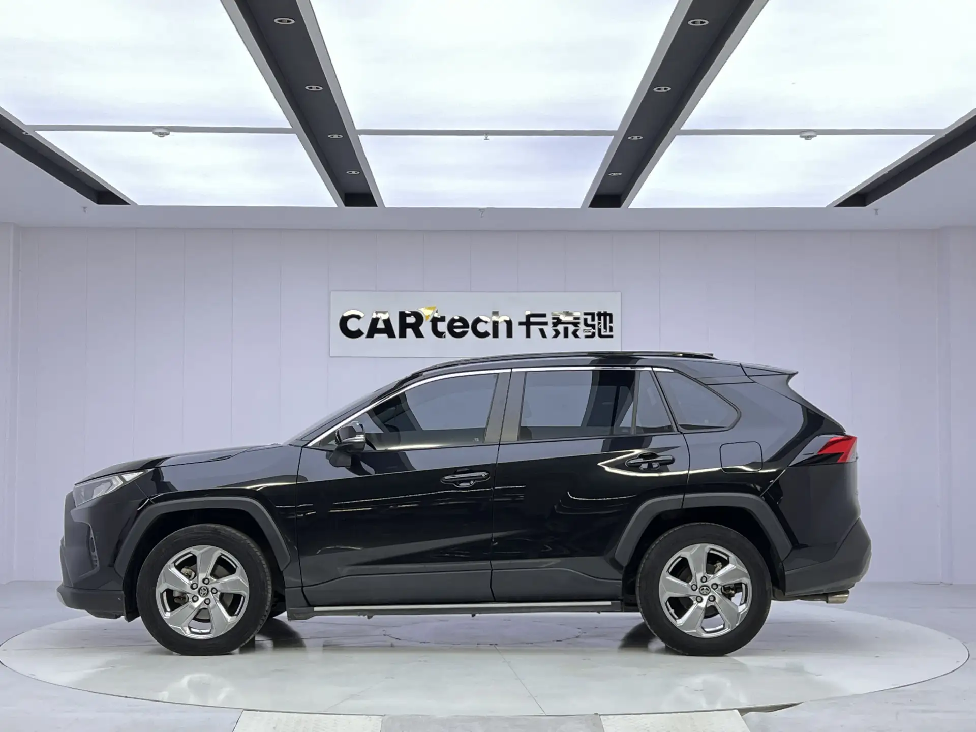Toyota RAV4, 2022 8