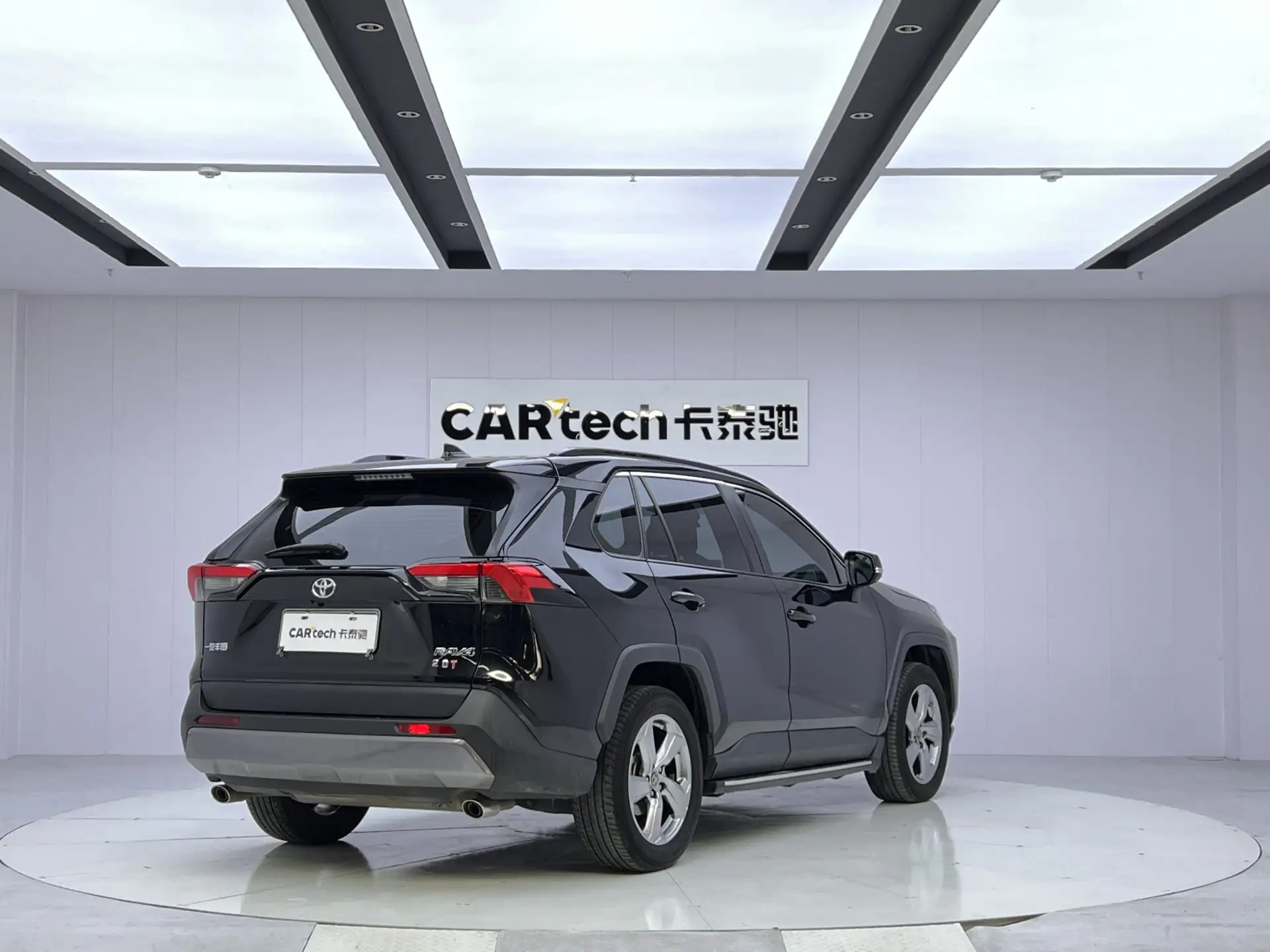 Toyota RAV4, 2022 все фото