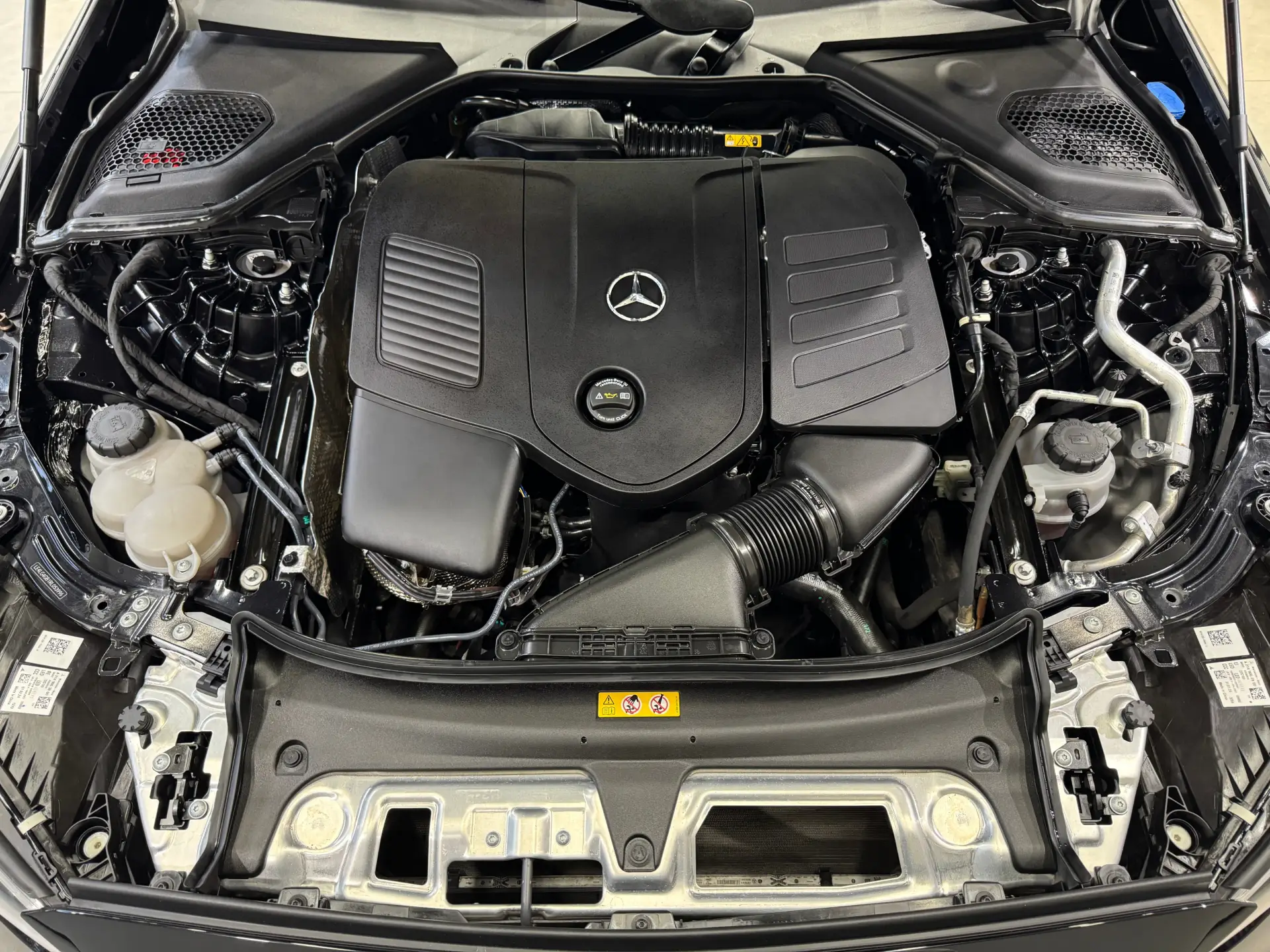 Mercedes-Benz E 300 L, 2024 22