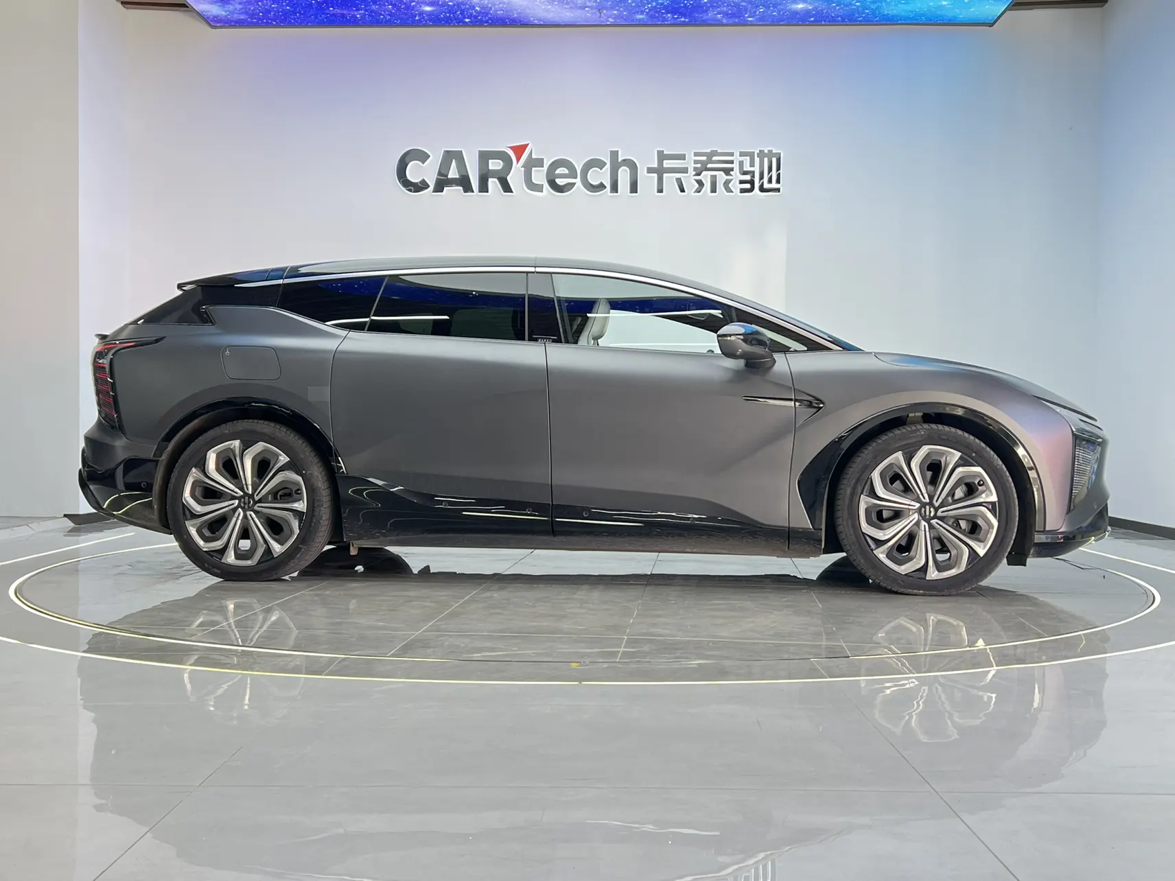HiPhi X, 2022 8