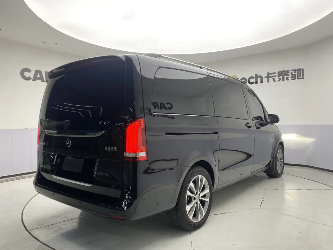 Mercedes-Benz V, 2024 17