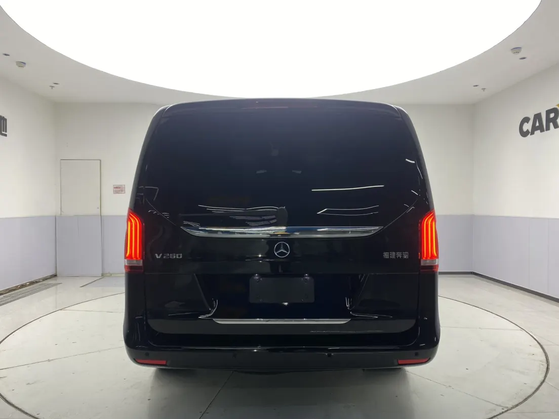 Mercedes-Benz V, 2024 16
