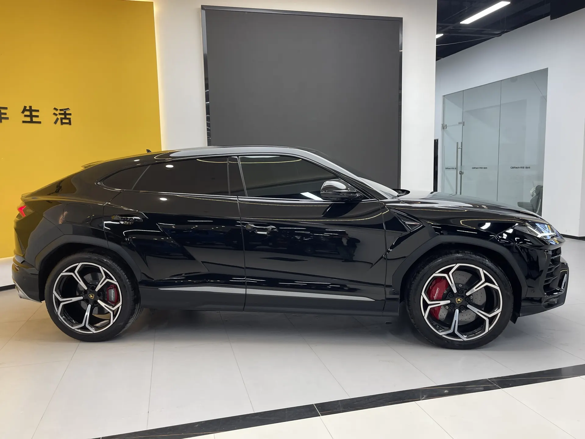 Lamborghini Urus, 2022 4