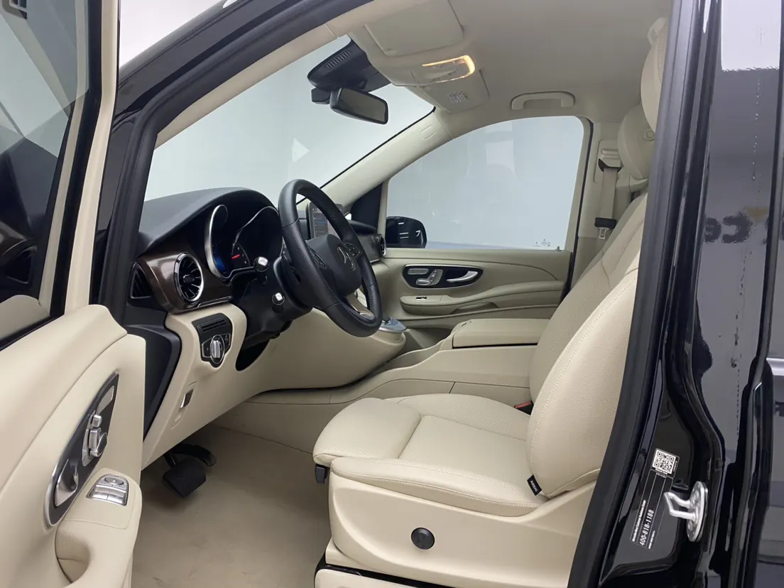 Mercedes-Benz V, 2024 11