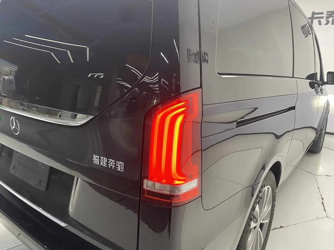 Mercedes-Benz V, 2024 18