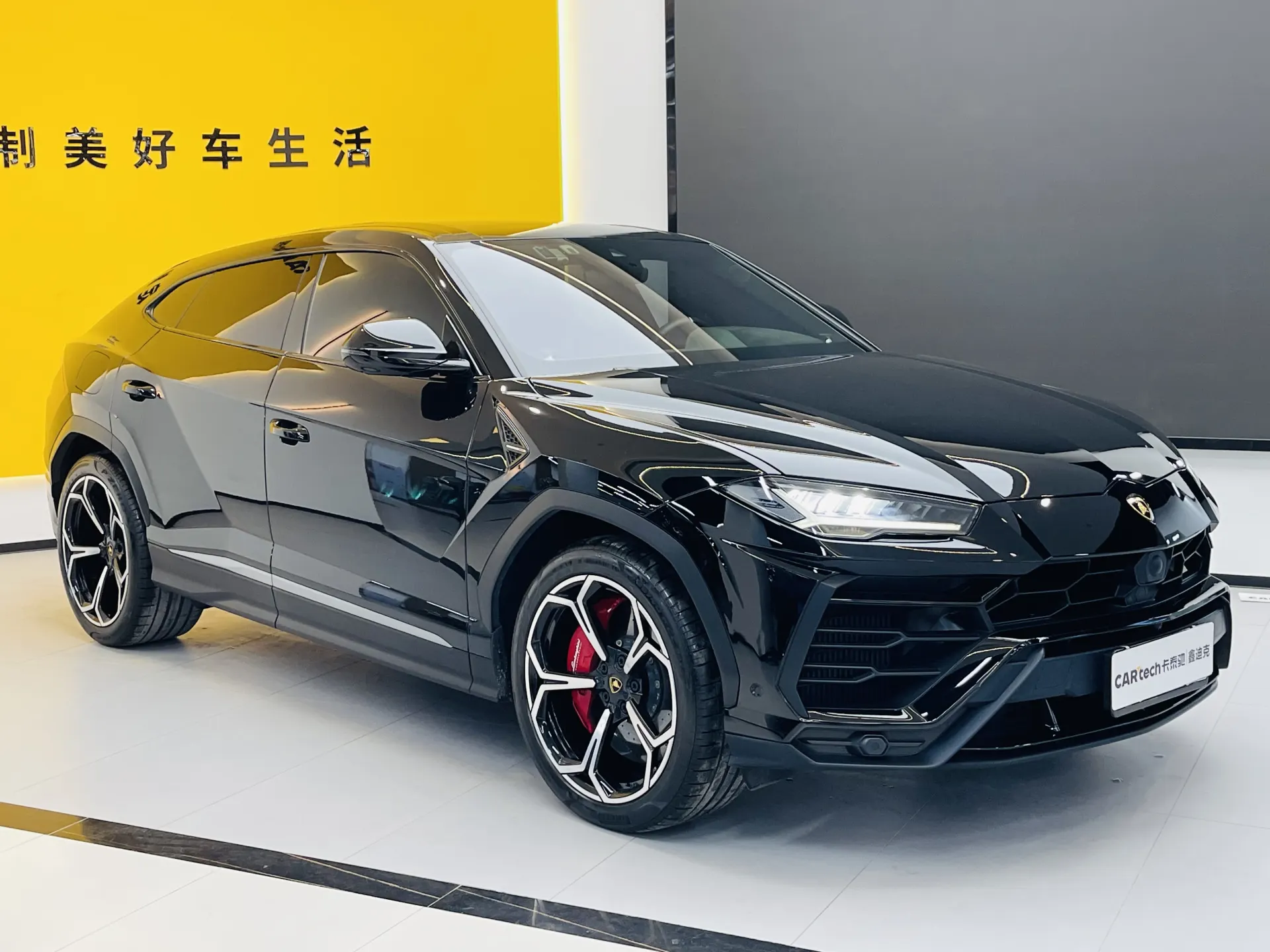 Lamborghini Urus, 2022 2