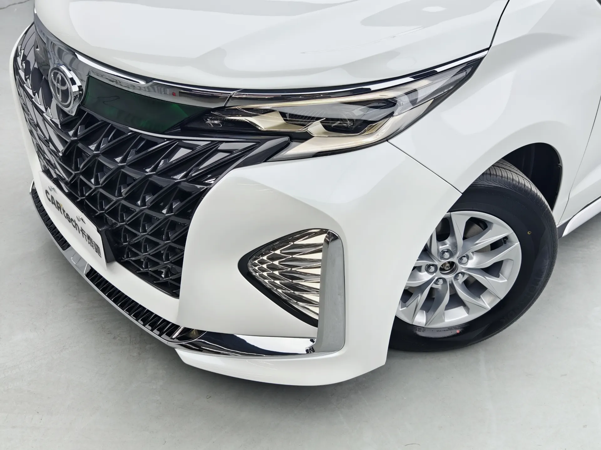 Toyota Granvia, 2025 все фото