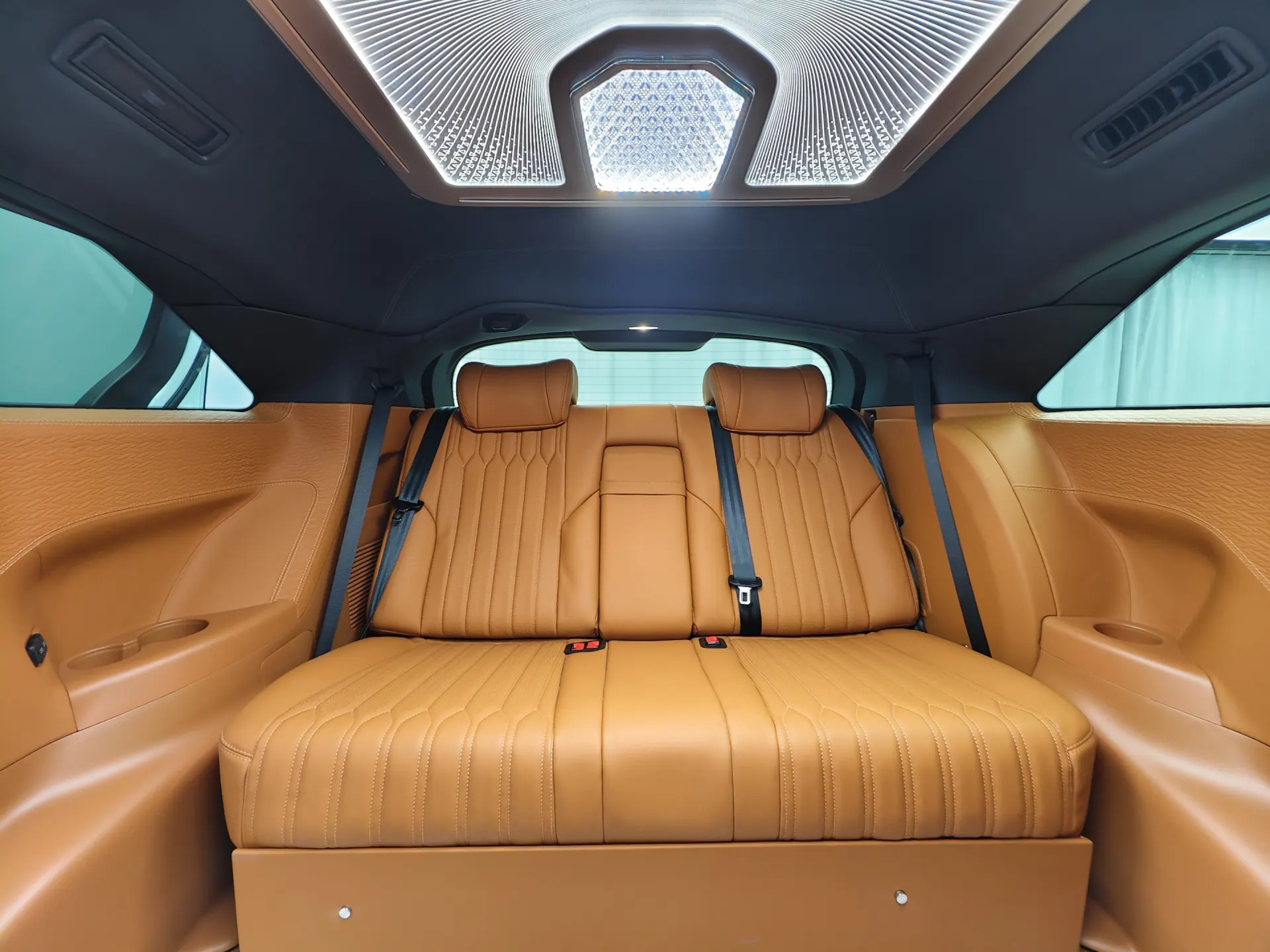 Toyota Granvia, 2025 25