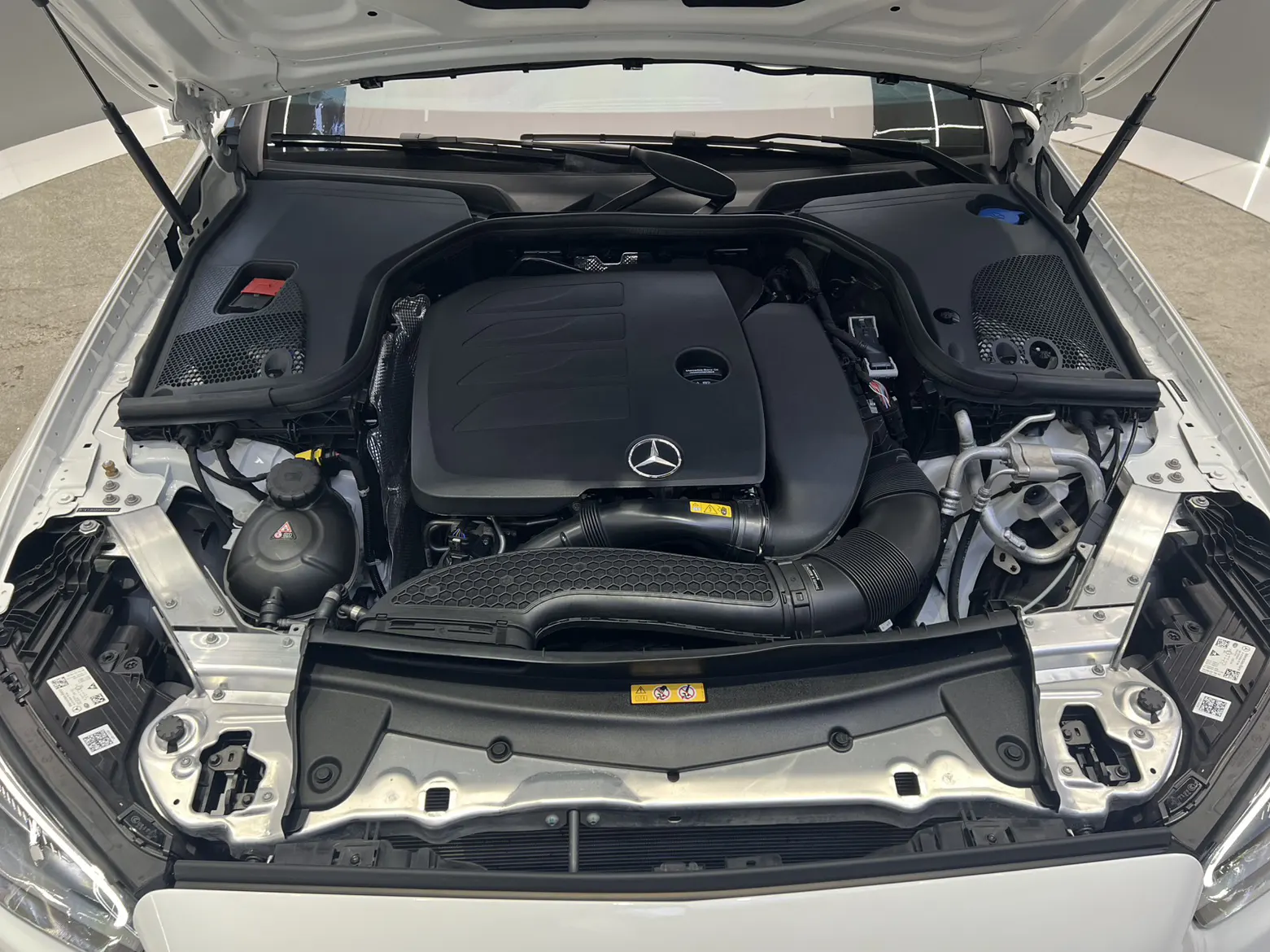 Mercedes-Benz E 260, 2024 11
