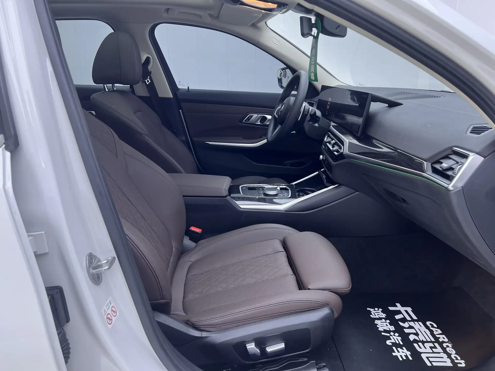 BMW 325Li, 2023 19