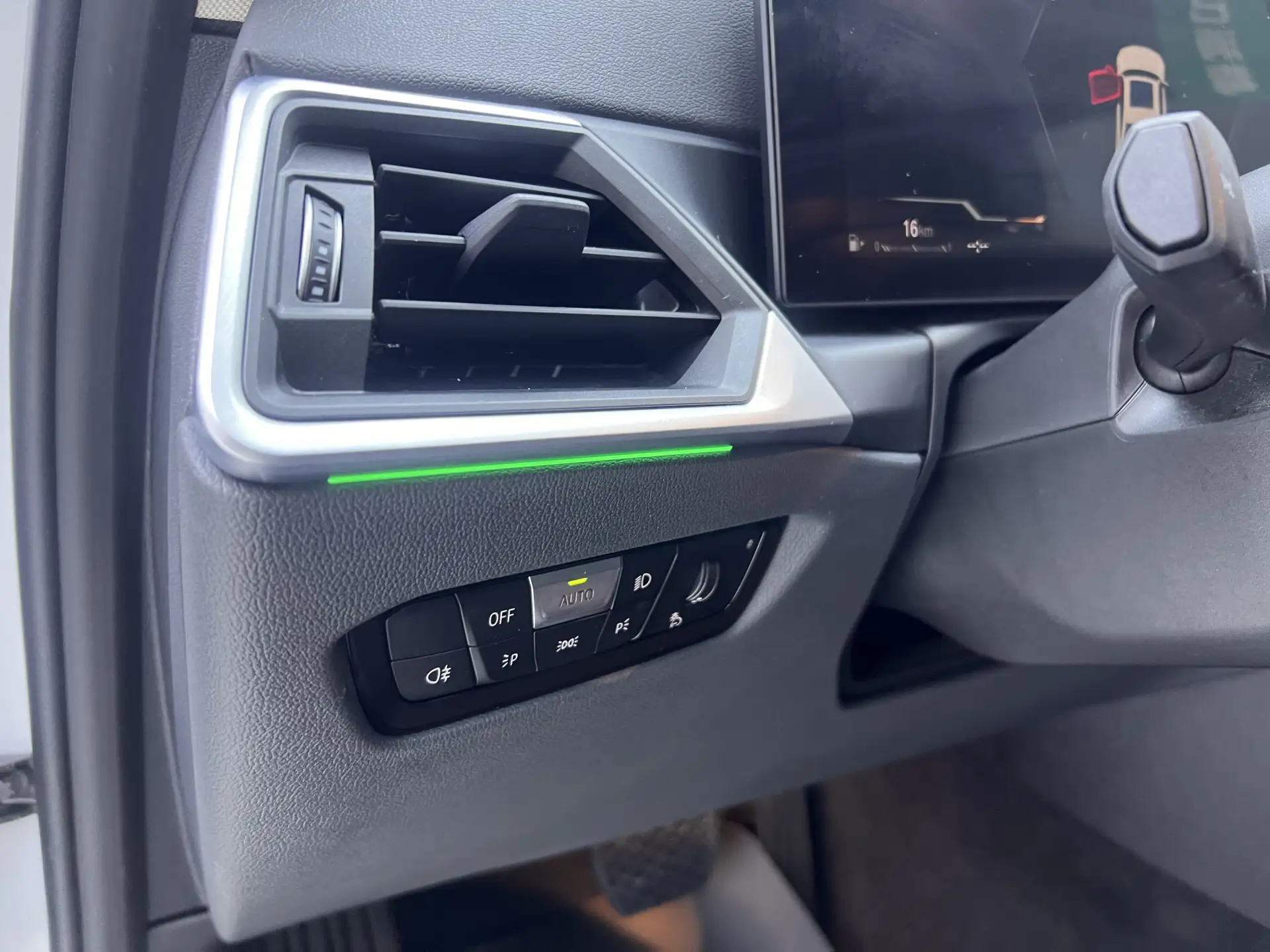BMW 325Li, 2023 24