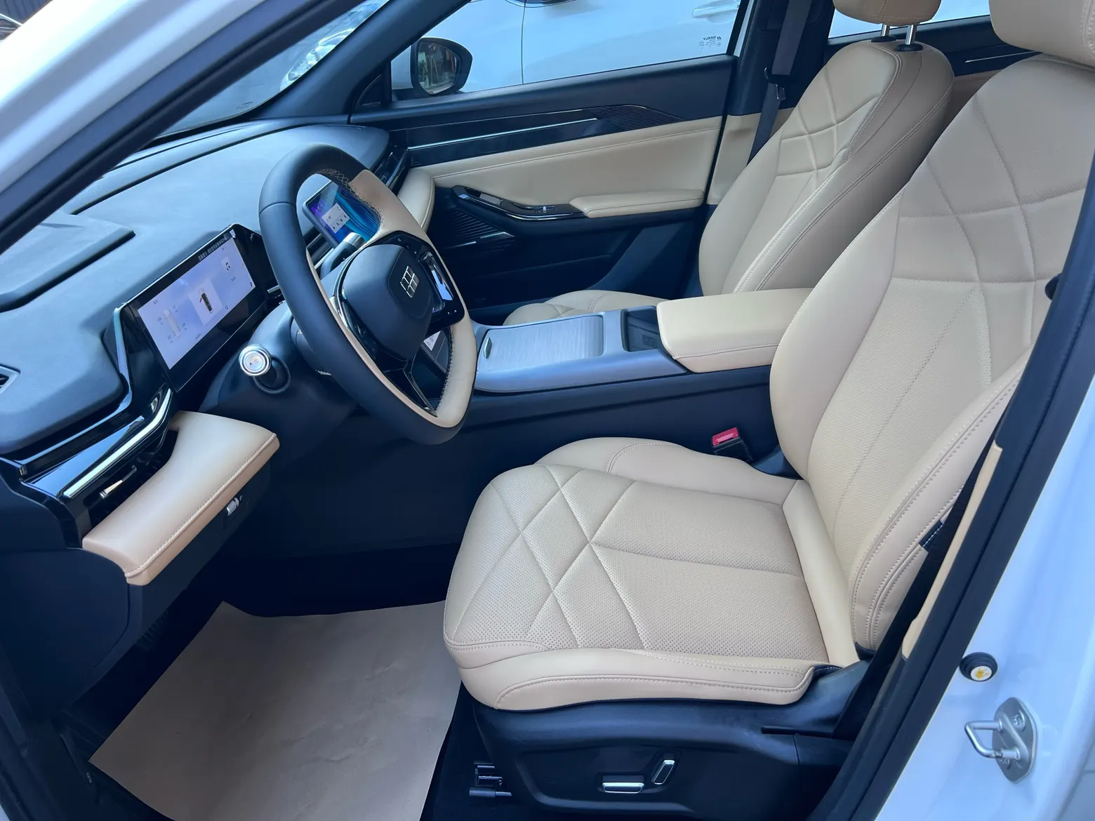 Geely Galaxy Galaxy L6, 2024 11