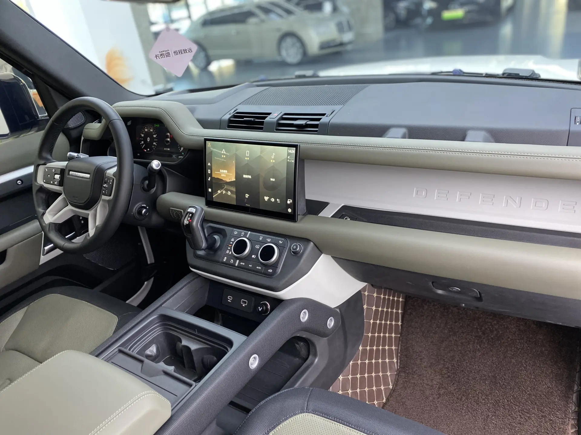 Land Rover Defender, 2022 8