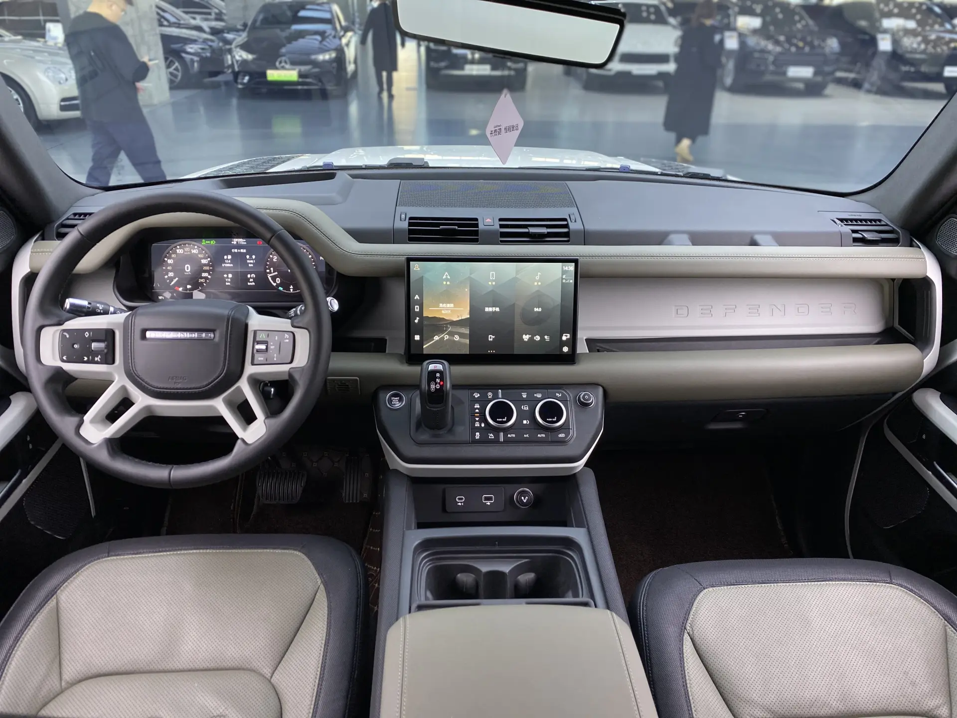 Land Rover Defender, 2022 10