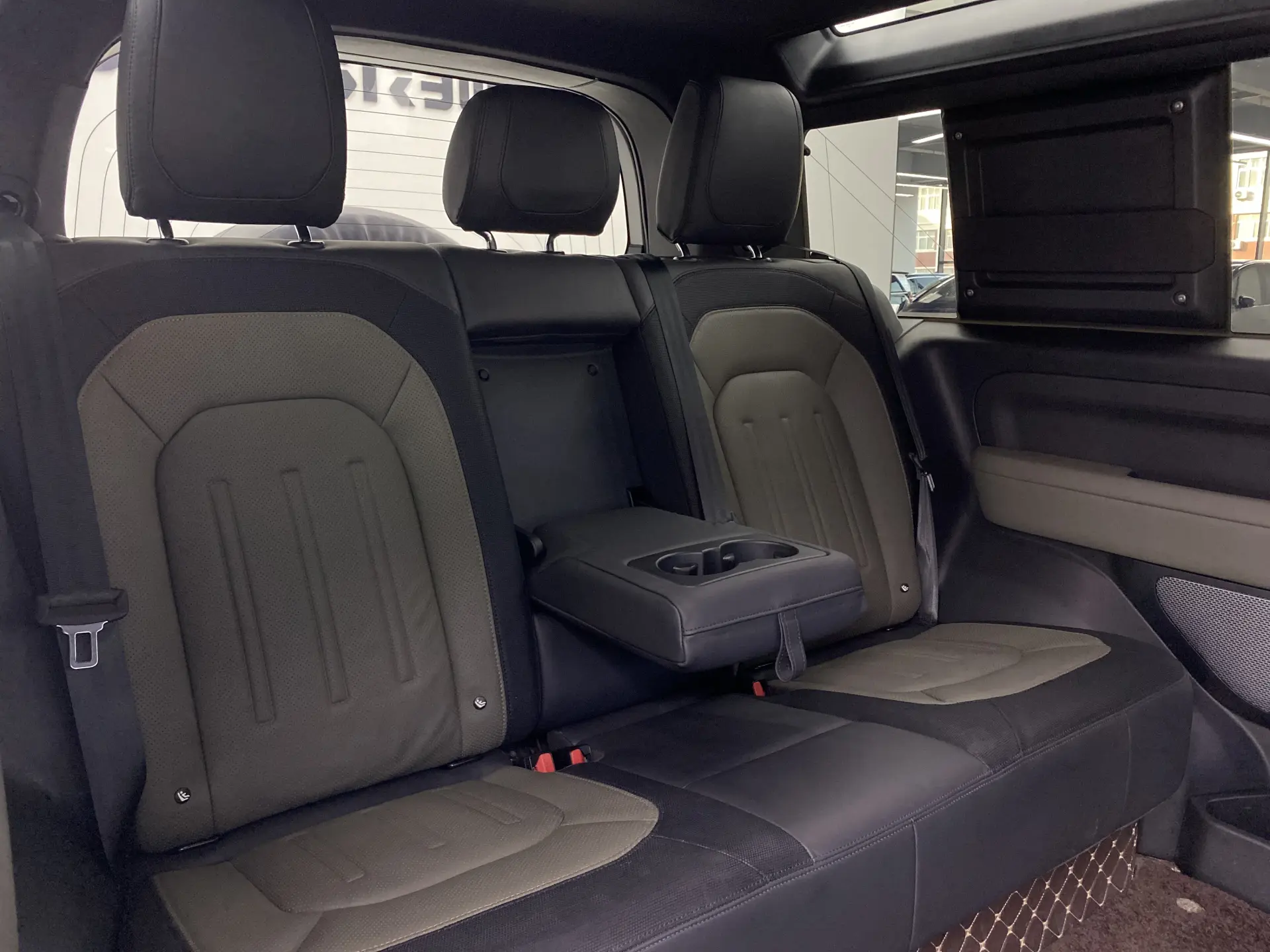 Land Rover Defender, 2022 7