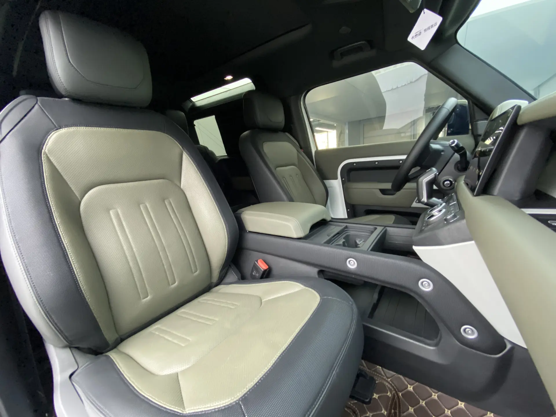 Land Rover Defender, 2022 9
