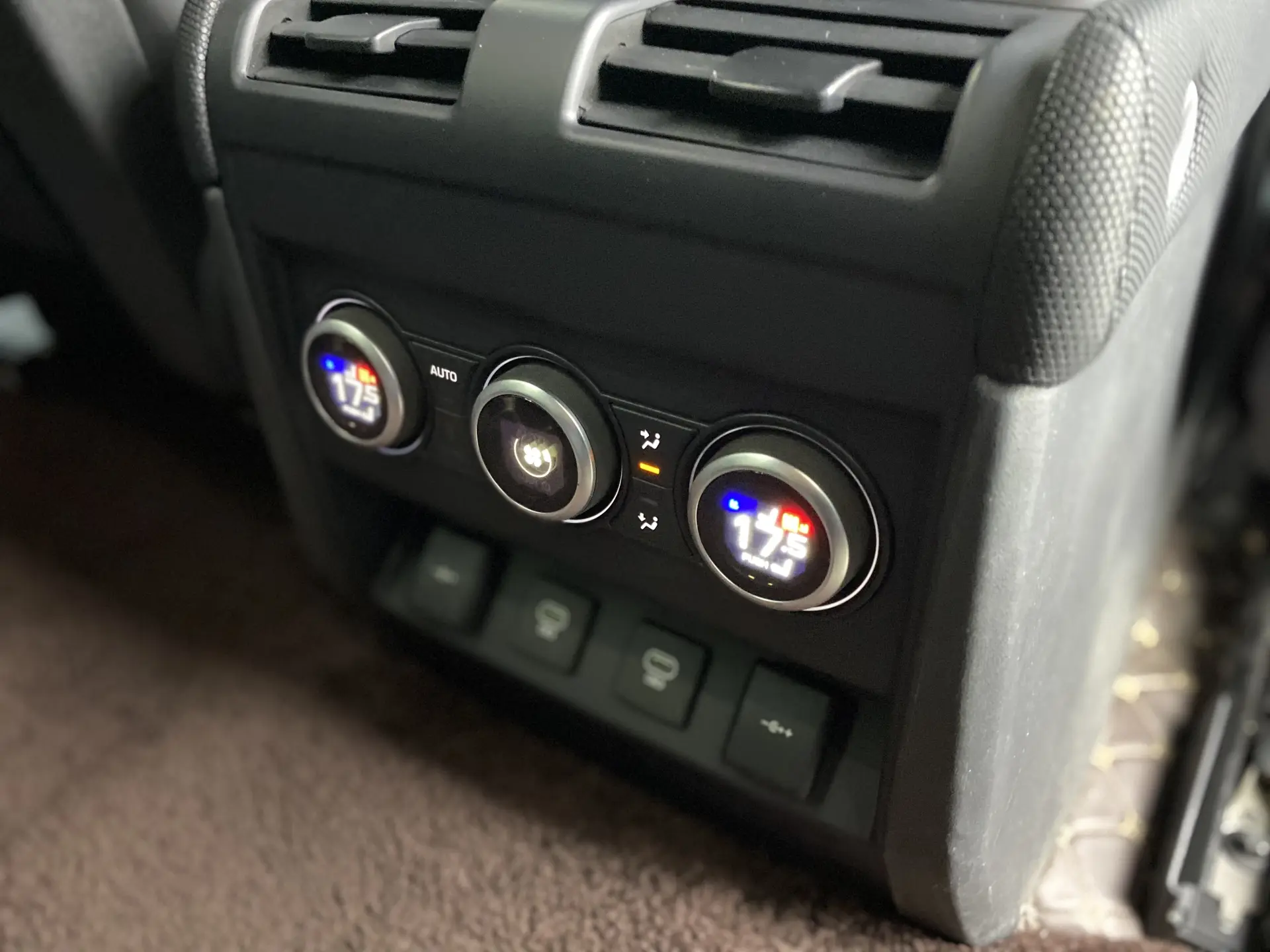 Land Rover Defender, 2022 24