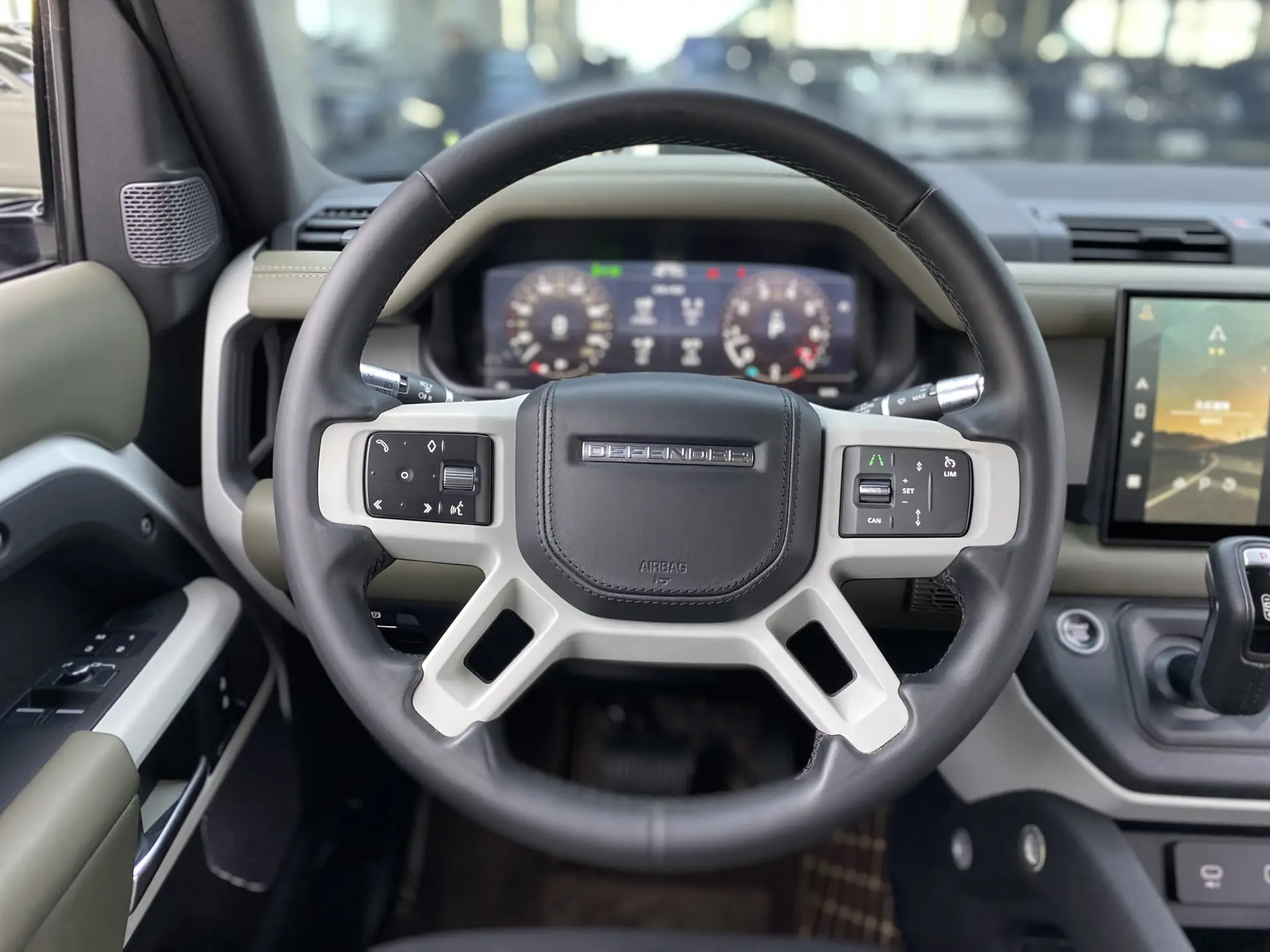 Land Rover Defender, 2022 12