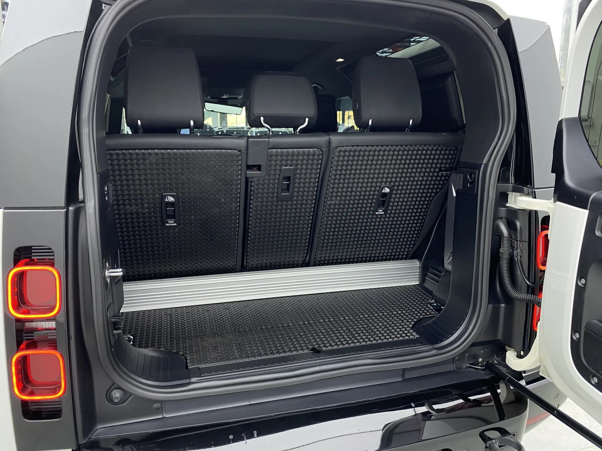 Land Rover Defender, 2022 26