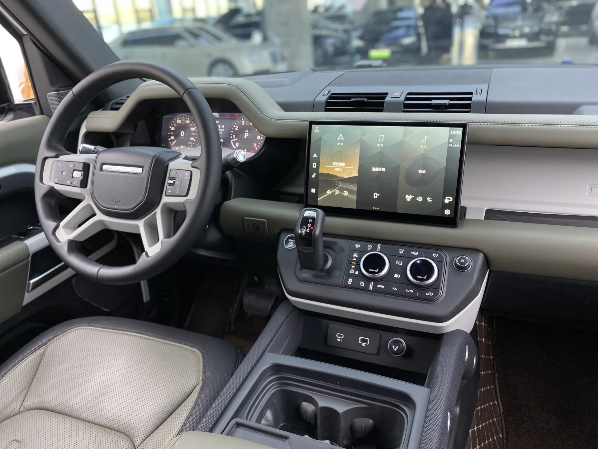 Land Rover Defender, 2022 11