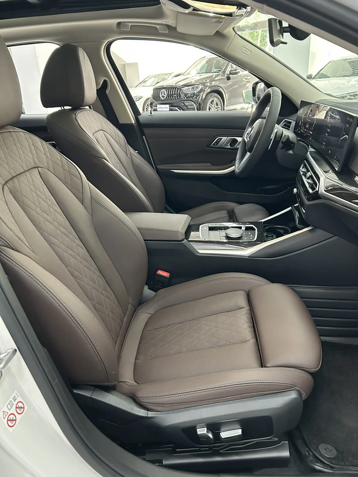 BMW 325Li, 2023 12