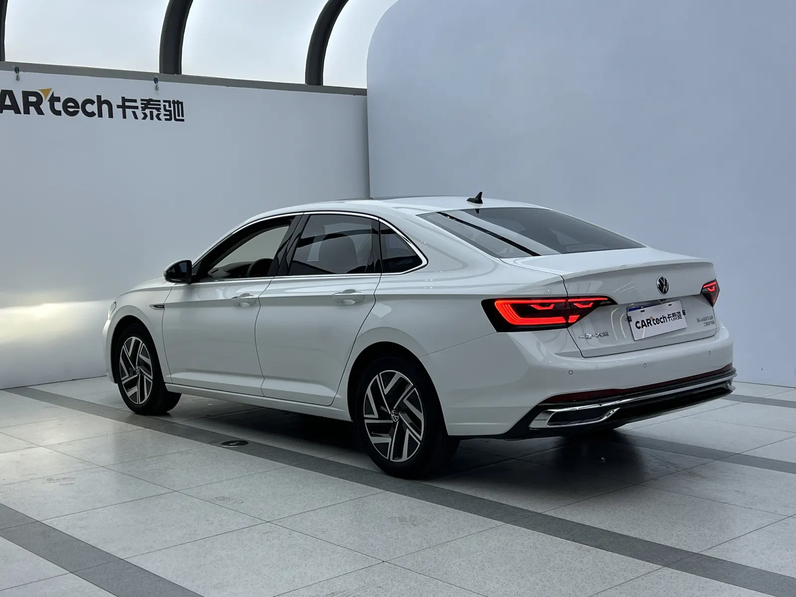 Volkswagen Sagitar, 2023 4