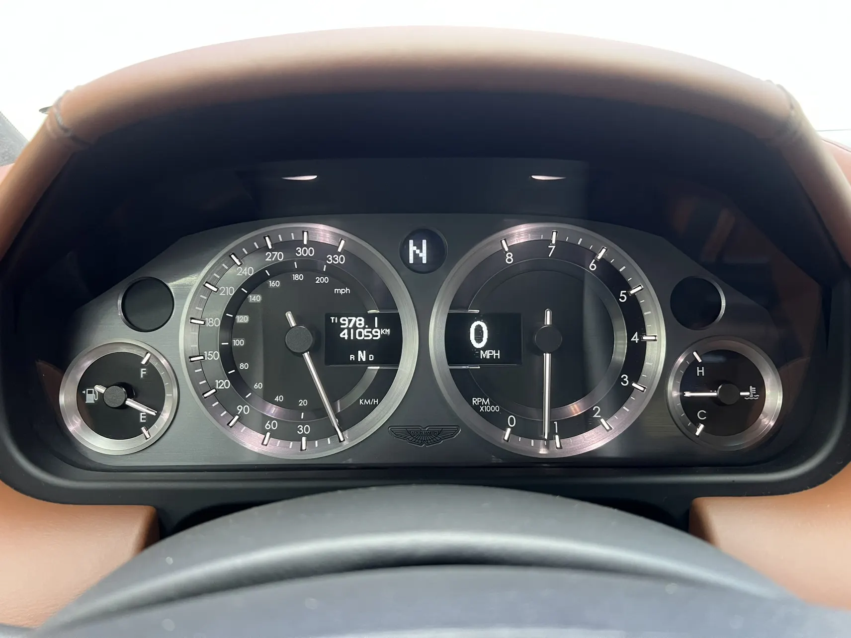 Aston Martin Vantage, 2012 15