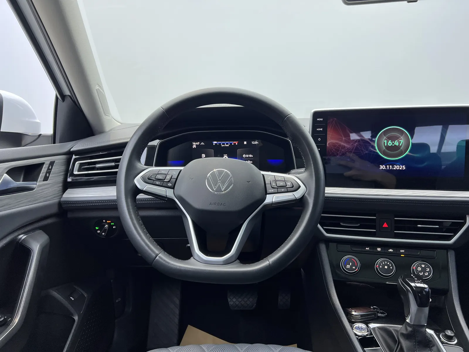 Volkswagen Sagitar, 2023 22