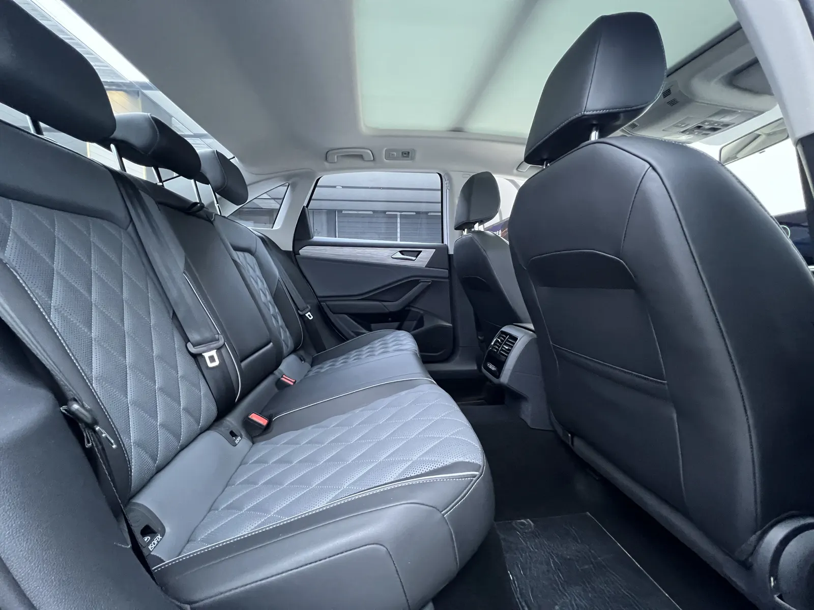 Volkswagen Sagitar, 2023 14