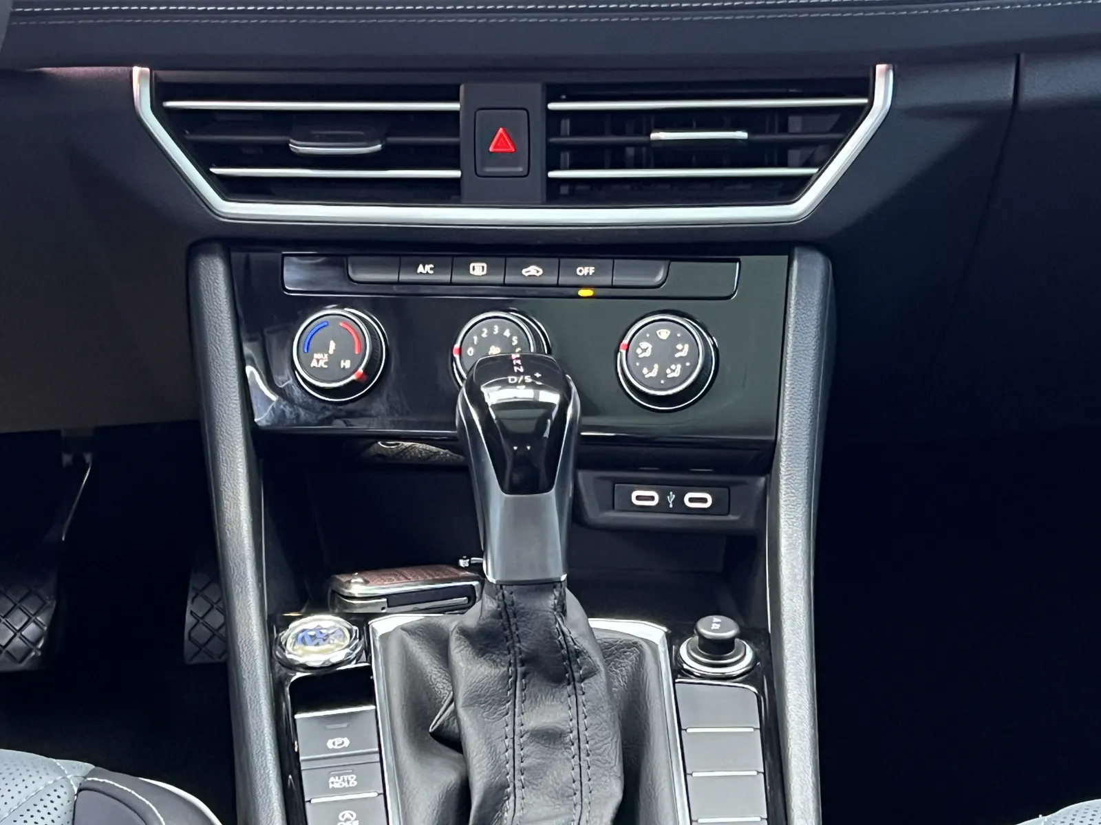 Volkswagen Sagitar, 2023 23